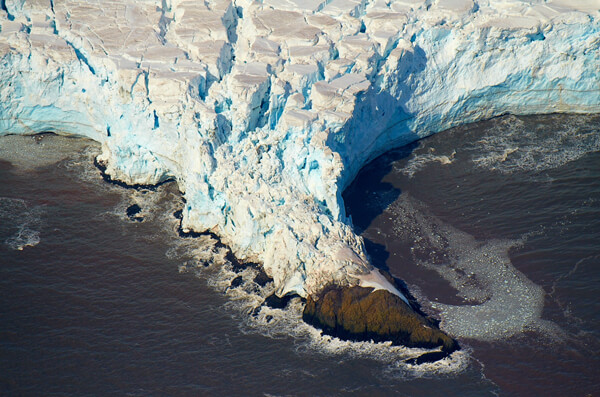 Slika krčenja ledenikov na Antartiki